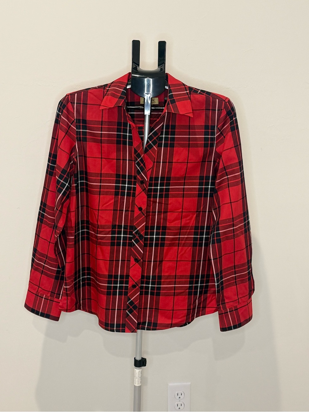 Women's Red Plaid Button-Down Shirt - Classic Collared Top